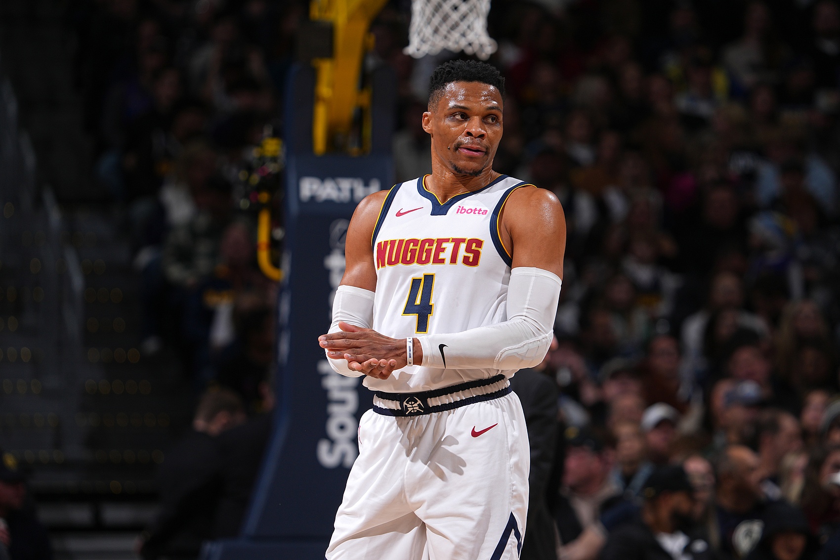 2025年东运会｜ 女篮少帅初生之犊不怕虎 陈玉霞挑战双金