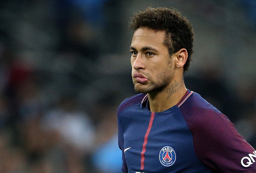 值得尊敬！35岁锋霸带队重返世界杯，两位英超金靴竟成其替补