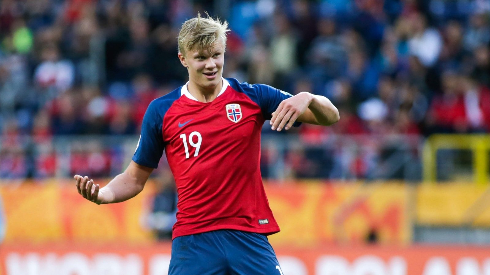 记者：上海申花5名外援以及谢鹏飞和戴伟浚随队出征亚冠客场