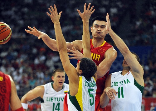 詹姆斯亲曝选择23号真因：乔丹是最大偶像，但签约耐克＂纯粹因为钱给太多＂