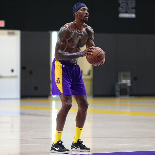 CBA常规赛：辽宁本钢主场胜北京控股队