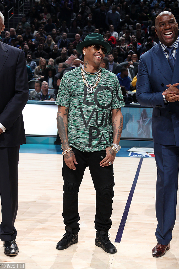 快船中锋变射手轰9记三分，创库里、詹姆斯以来第3人壮举