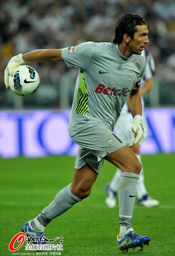 潘威伦登板再获掌声