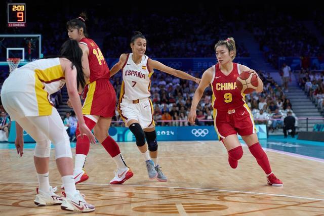 维斯塔潘失误更少更稳定 如果他能驾驶更好赛车？