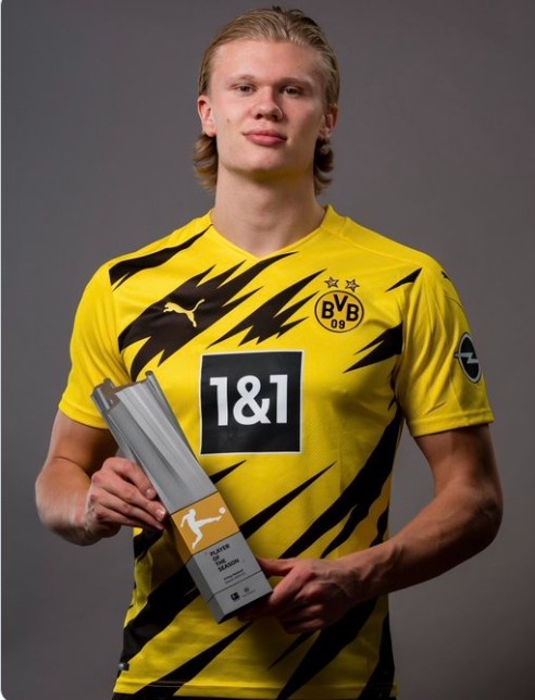 一脚踢3米高？文班亚马夸张高踢腿直接将篮网内篮球踢出