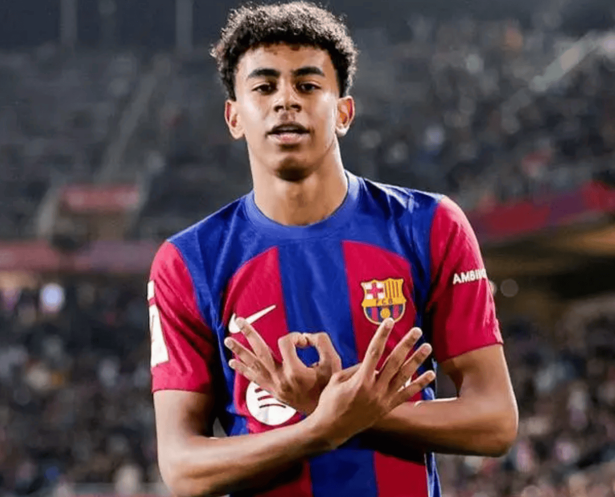 女球迷采访：爱着海因克斯的拜仁铁粉，她即将踏上高考的考场